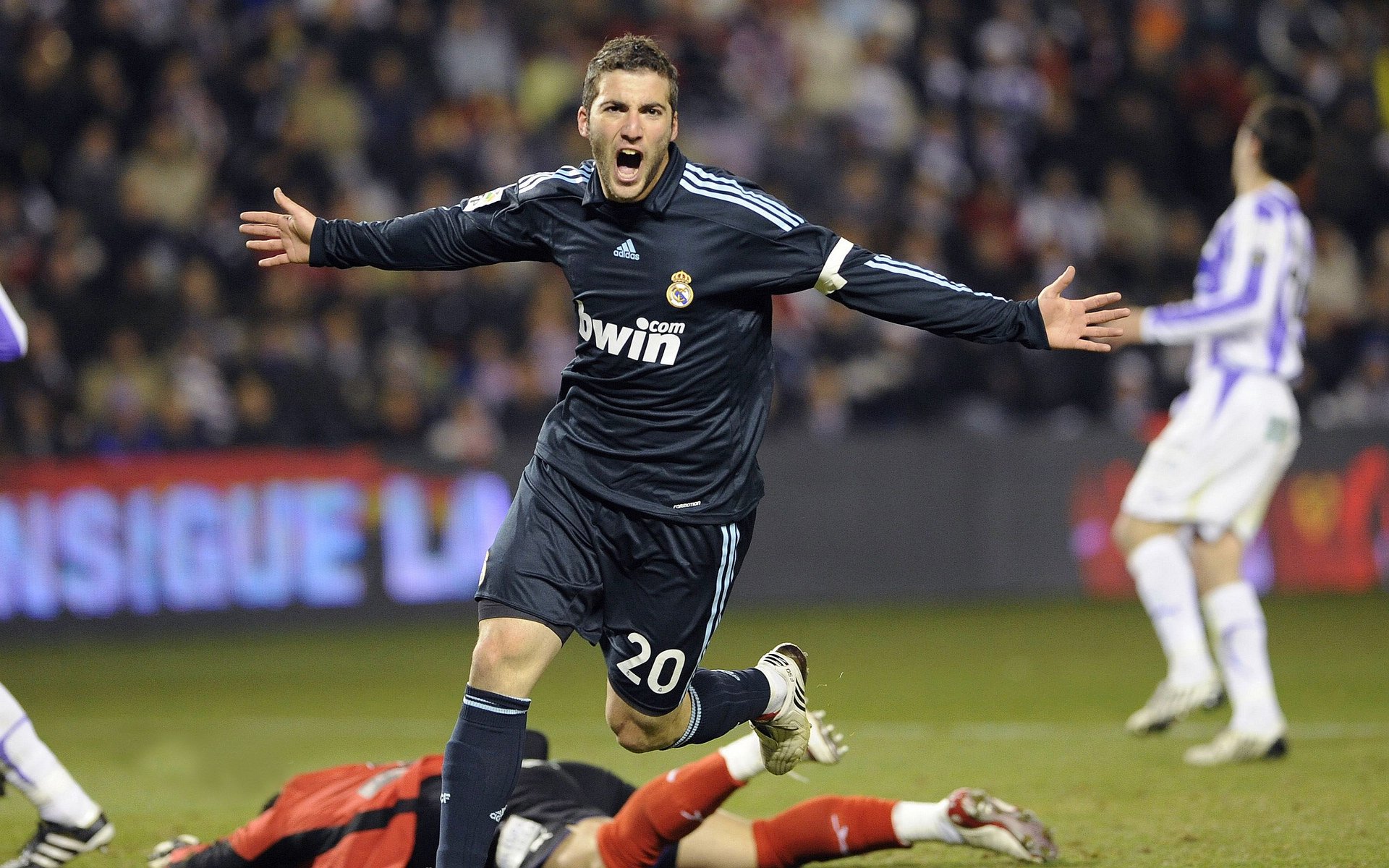 “德甲亮点不断，季后赛格局逐渐清晰”，德甲赛季最佳